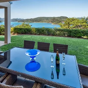 new-la-bella-waters-1-wide-reaching-ocean-views-and-buggy.queenslandhotels.net/